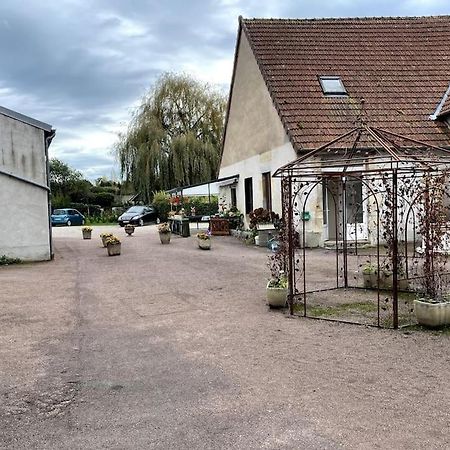 Charmant T2 au 1er dans résidence avec parc arboré Saint-Pierre-le-Moûtier Exterior foto