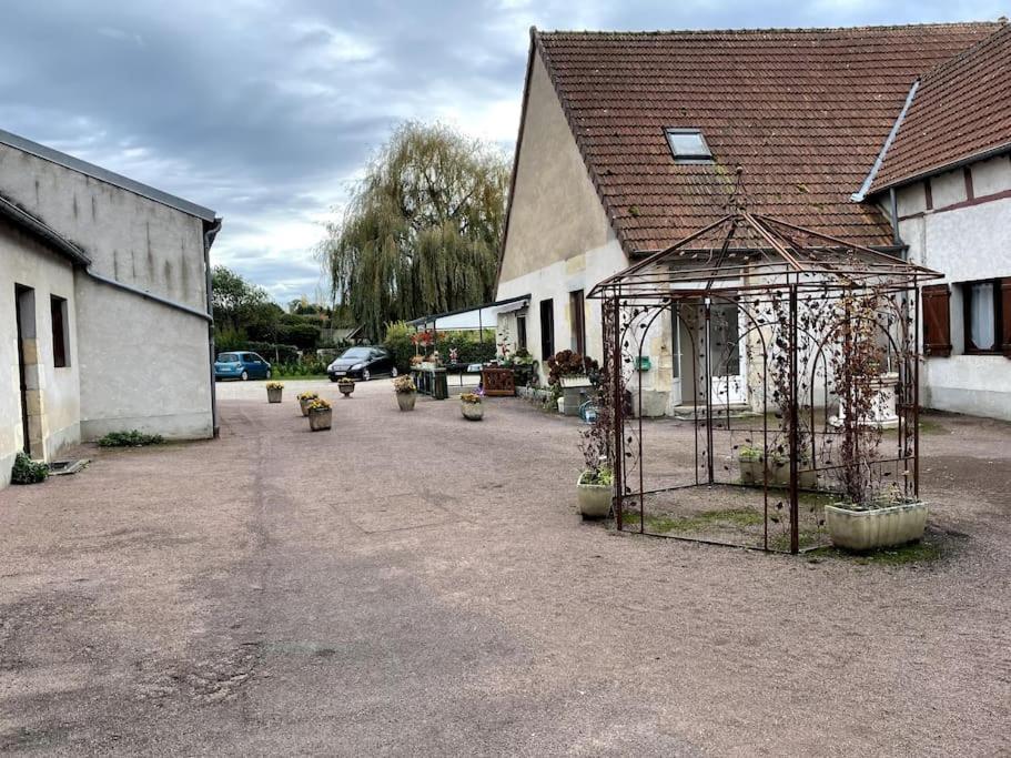 Charmant T2 au 1er dans résidence avec parc arboré Saint-Pierre-le-Moûtier Exterior foto