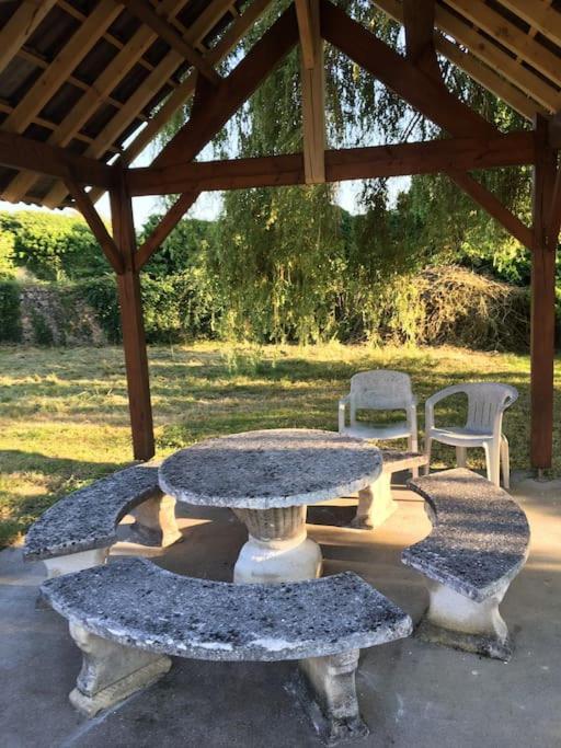Charmant T2 au 1er dans résidence avec parc arboré Saint-Pierre-le-Moûtier Exterior foto